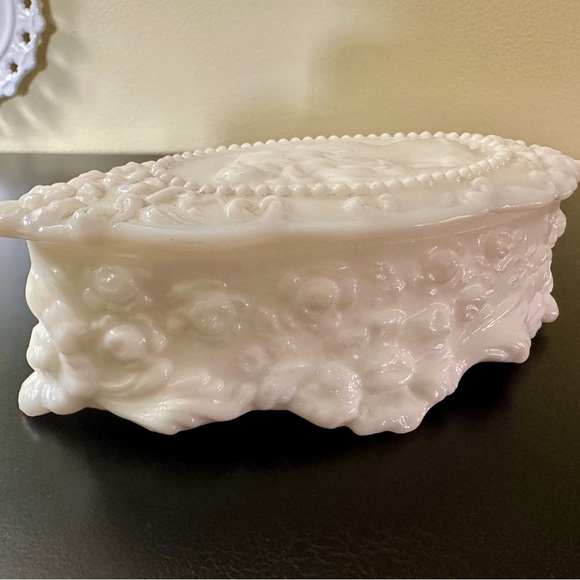 FOSTORIA, JENNY LIND, PRESSED, MILK GLASS, CAMEO, PIN BOX WITH LID. - Picture 12 of 14